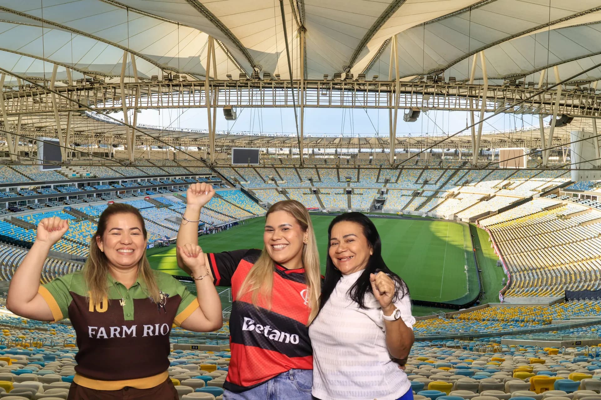 Família no Maracanã posando com troféu